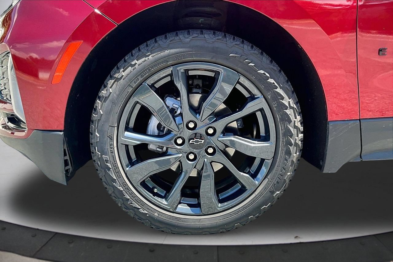 Used 2023 Chevrolet Equinox RS w/ RS Leather Package FWD image 32
