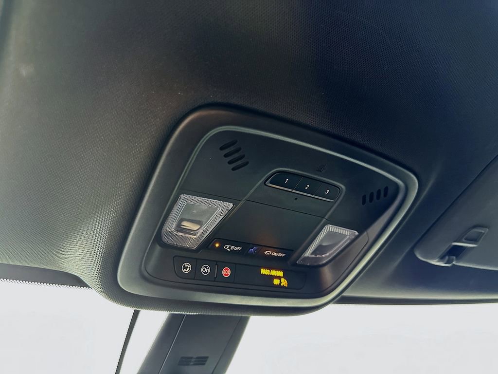 Used 2023 Chevrolet Traverse RS FWD image 35