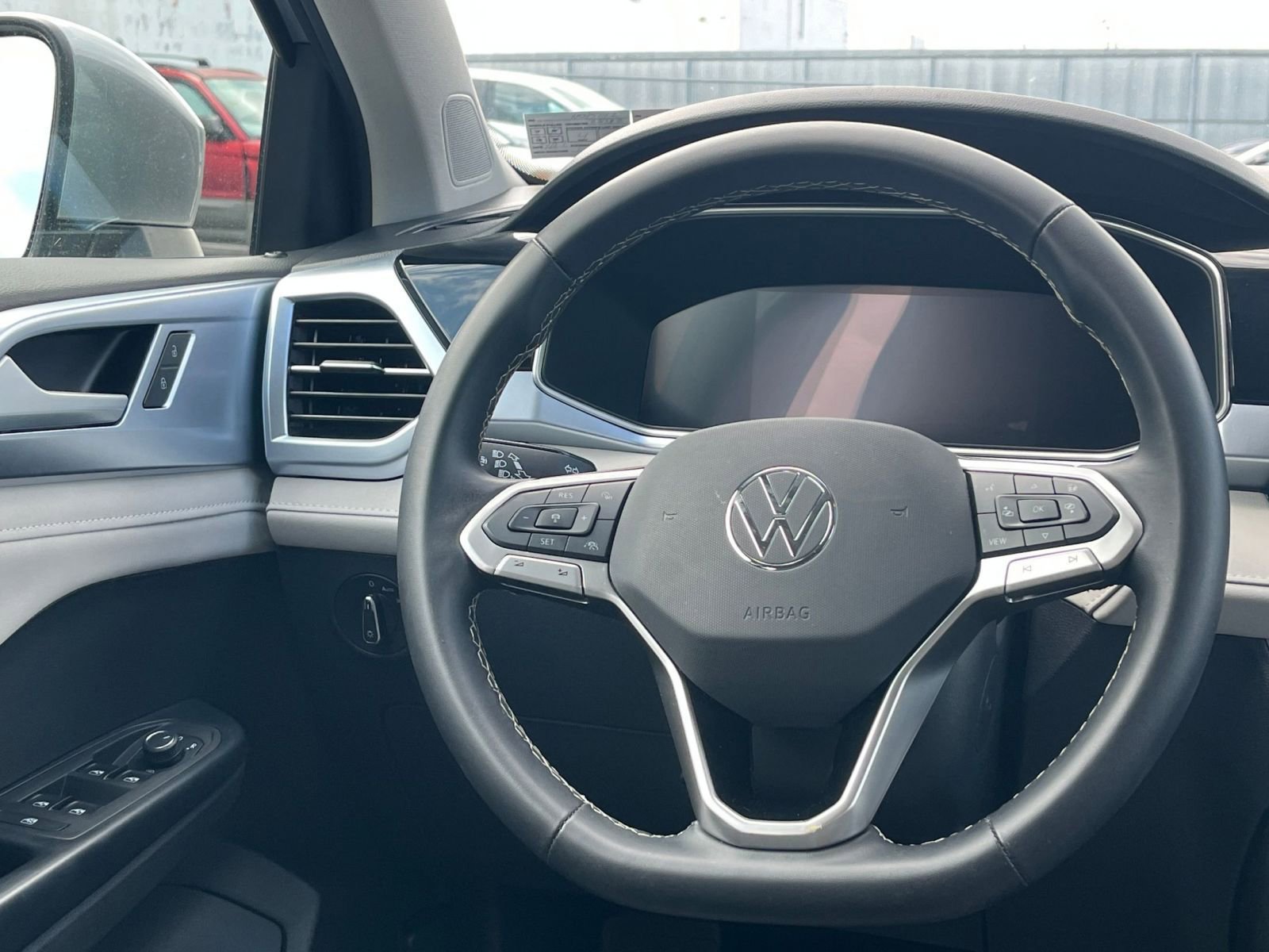 Used 2025 Volkswagen Taos SE FWD image 28