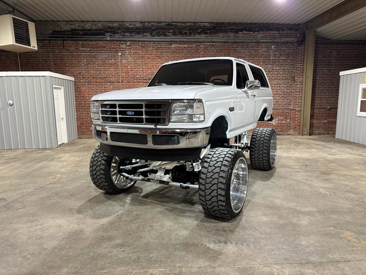 Used 1994 Ford Bronco XLT image 1