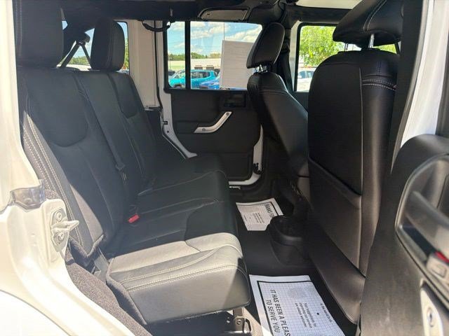 Used 2017 Jeep Wrangler Unlimited Sahara w/ Connectivity Group AWD/4WD image 17