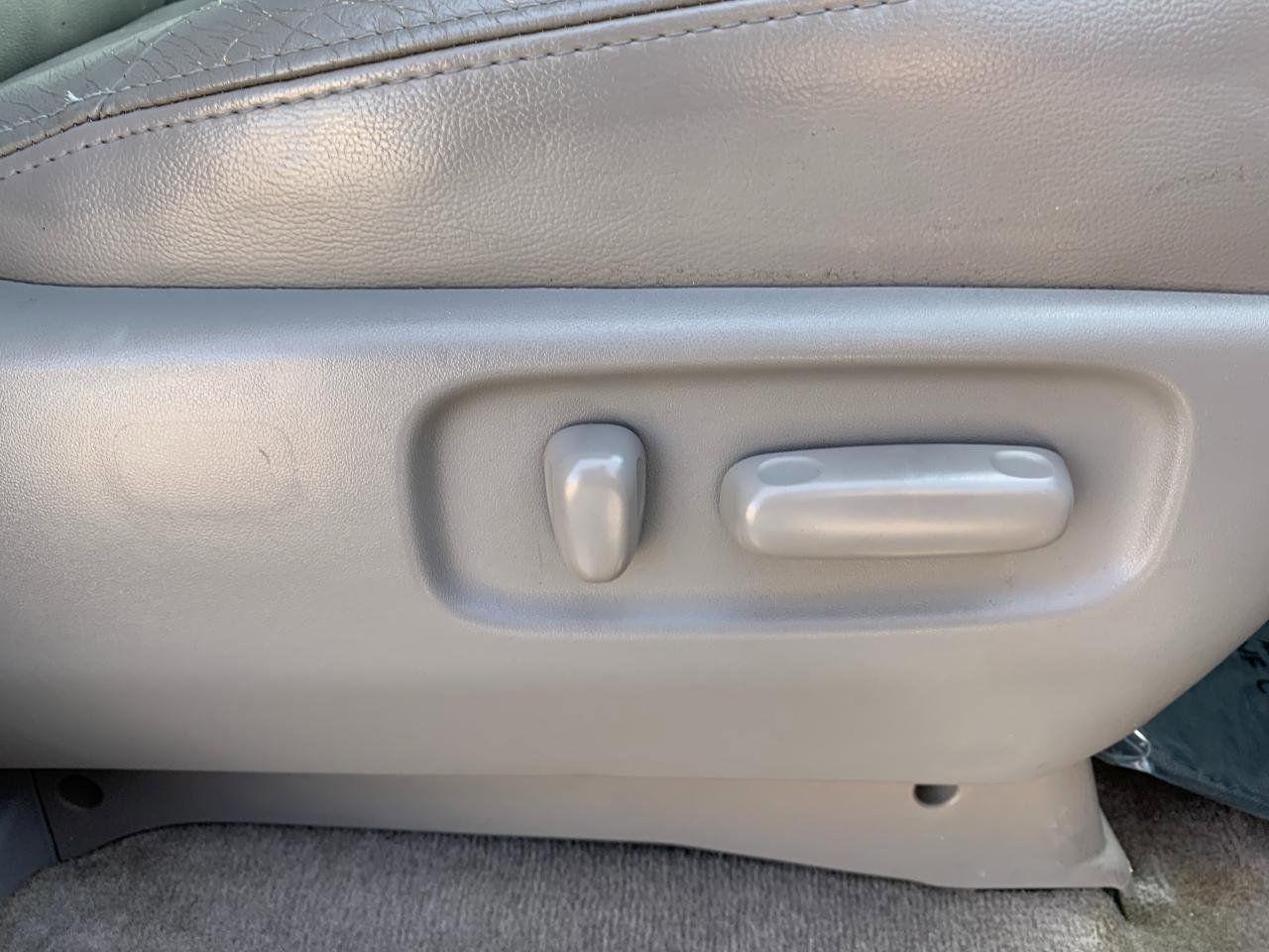 Used 2009 Toyota Sienna XLE FWD image 41