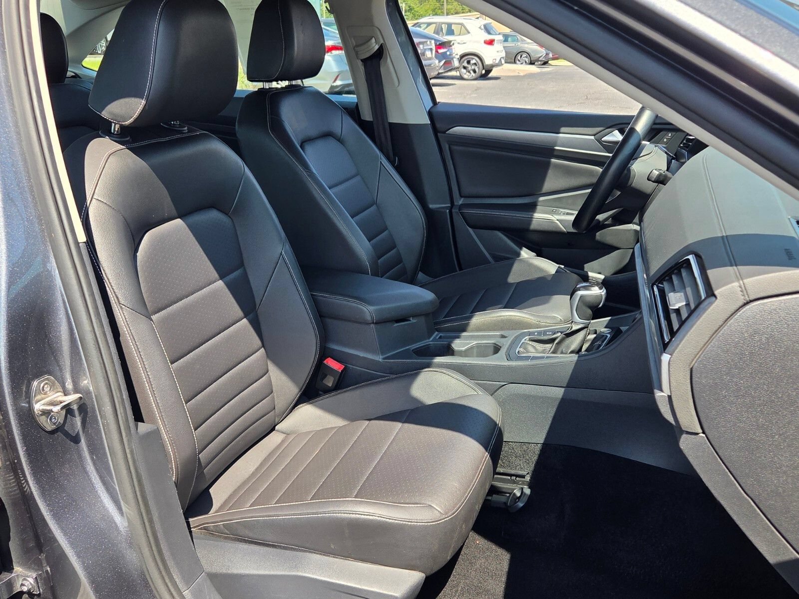 Used 2024 Volkswagen Jetta SE FWD image 17