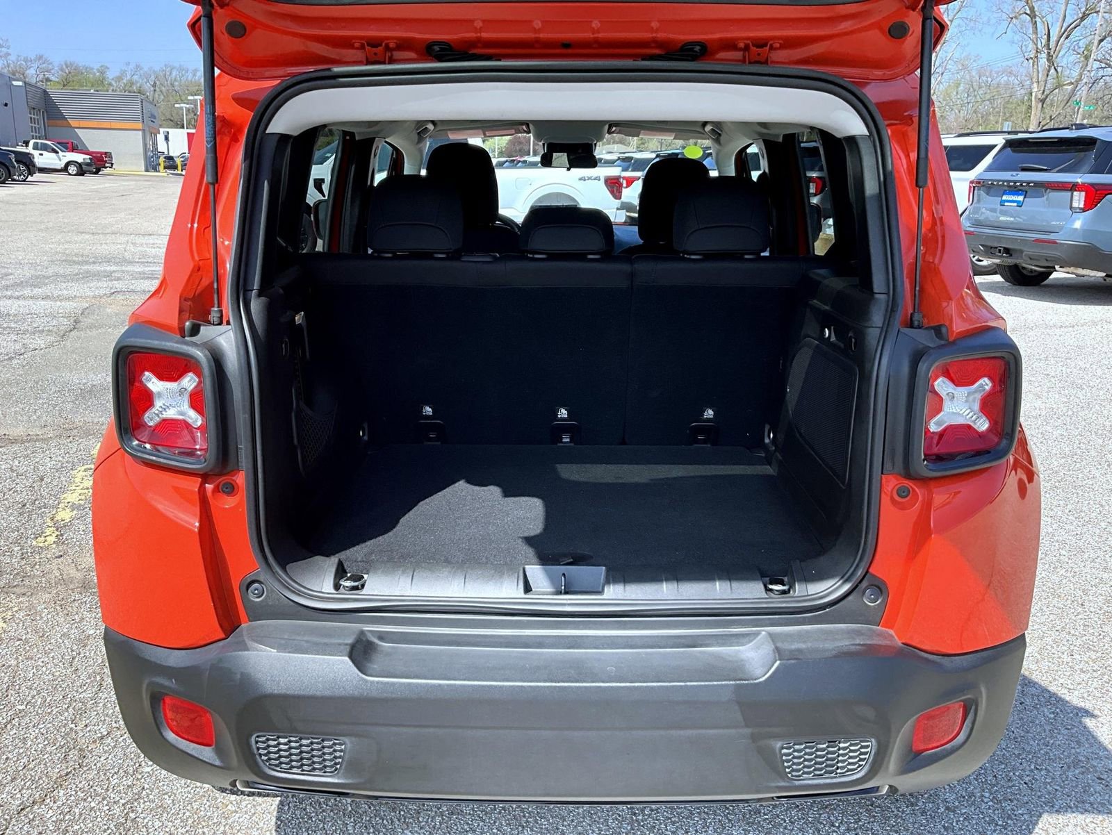 Used 2018 Jeep Renegade Altitude AWD/4WD image 9