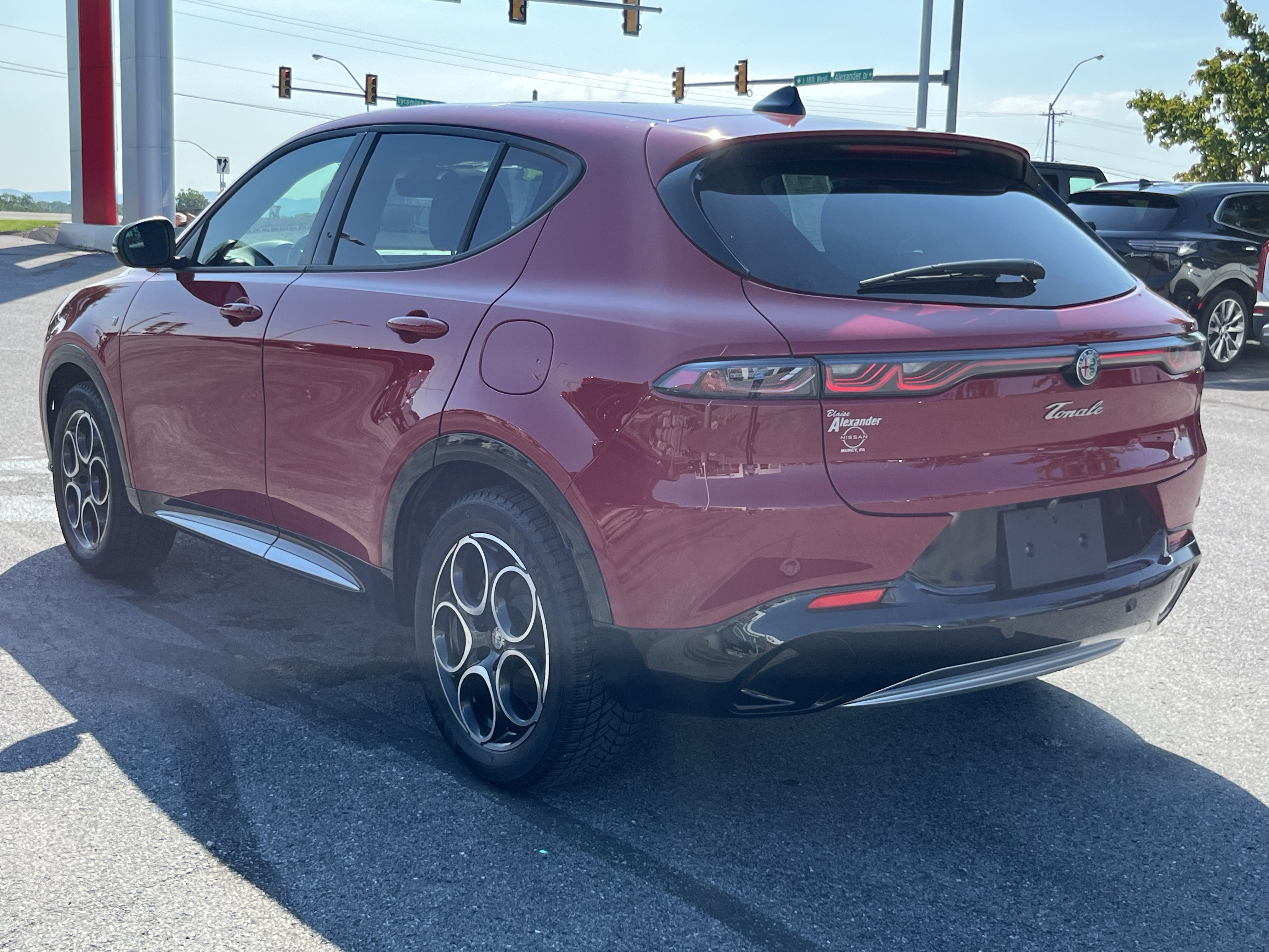 Used 2024 Alfa Romeo Tonale Ti w/ Premium Interior Package AWD/4WD image 9