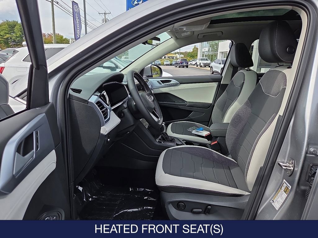 New 2025 Volkswagen Taos SE image 8