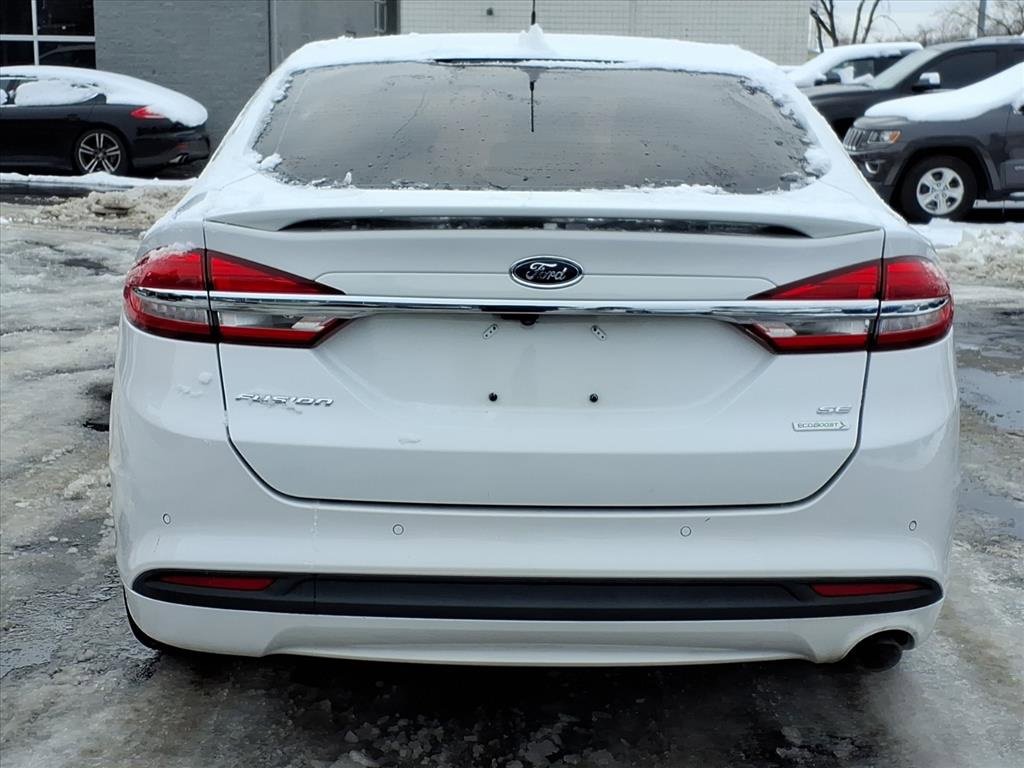 Used 2017 Ford Fusion SE w/ Equipment Group 201A image 4