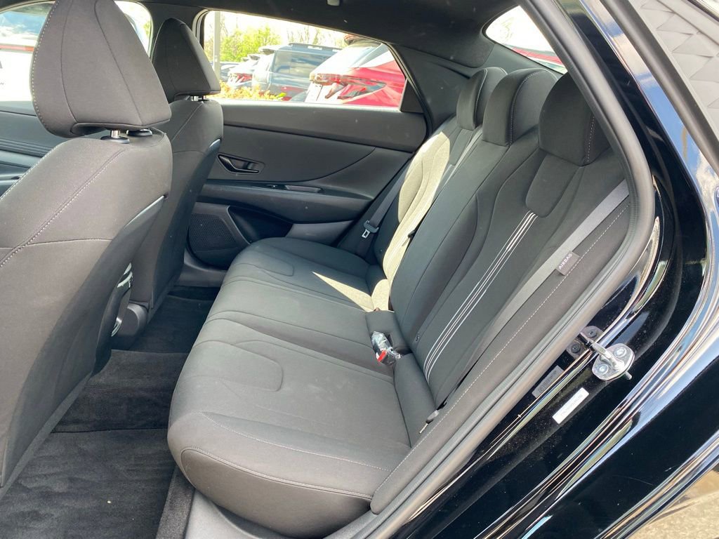 Used 2025 Hyundai Elantra Sport image 29