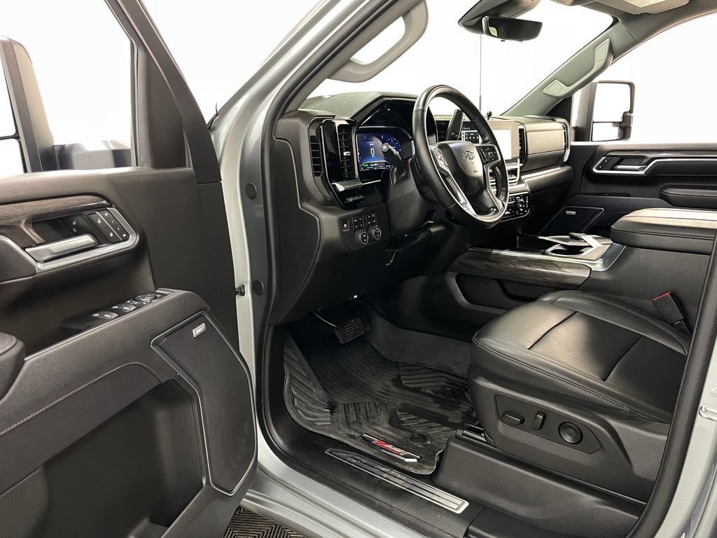 Certified 2025 Chevrolet Silverado 2500 LTZ w/ LTZ Plus Package AWD/4WD image 29