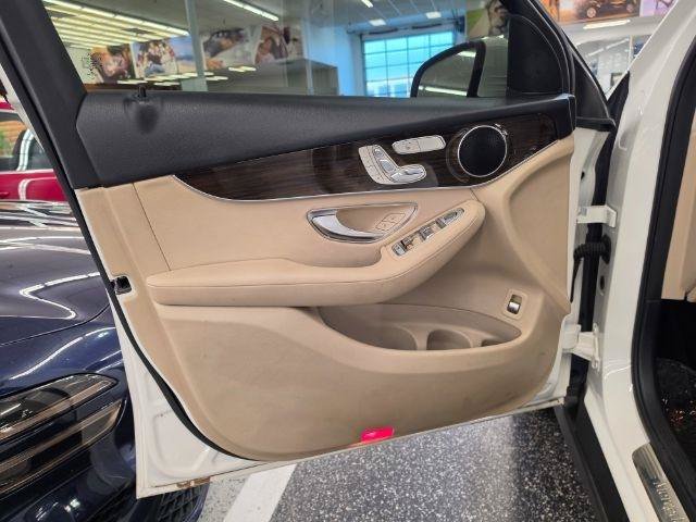 Used 2017 Mercedes-Benz GLC 300 image 27