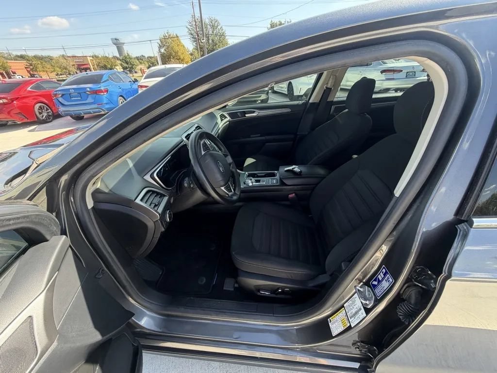 Used 2020 Ford Fusion SE FWD image 13