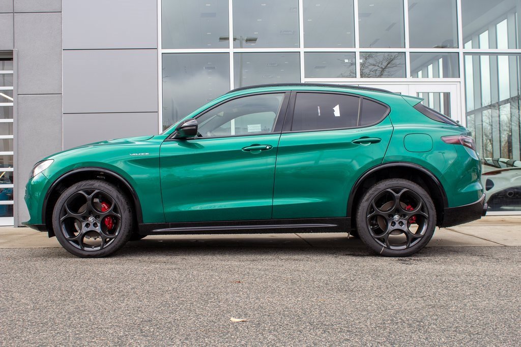 New 2025 Alfa Romeo Stelvio Sprint image 7