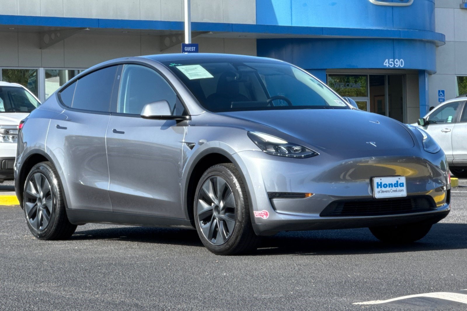Used 2024 Tesla Model Y Long Range RWD image 7
