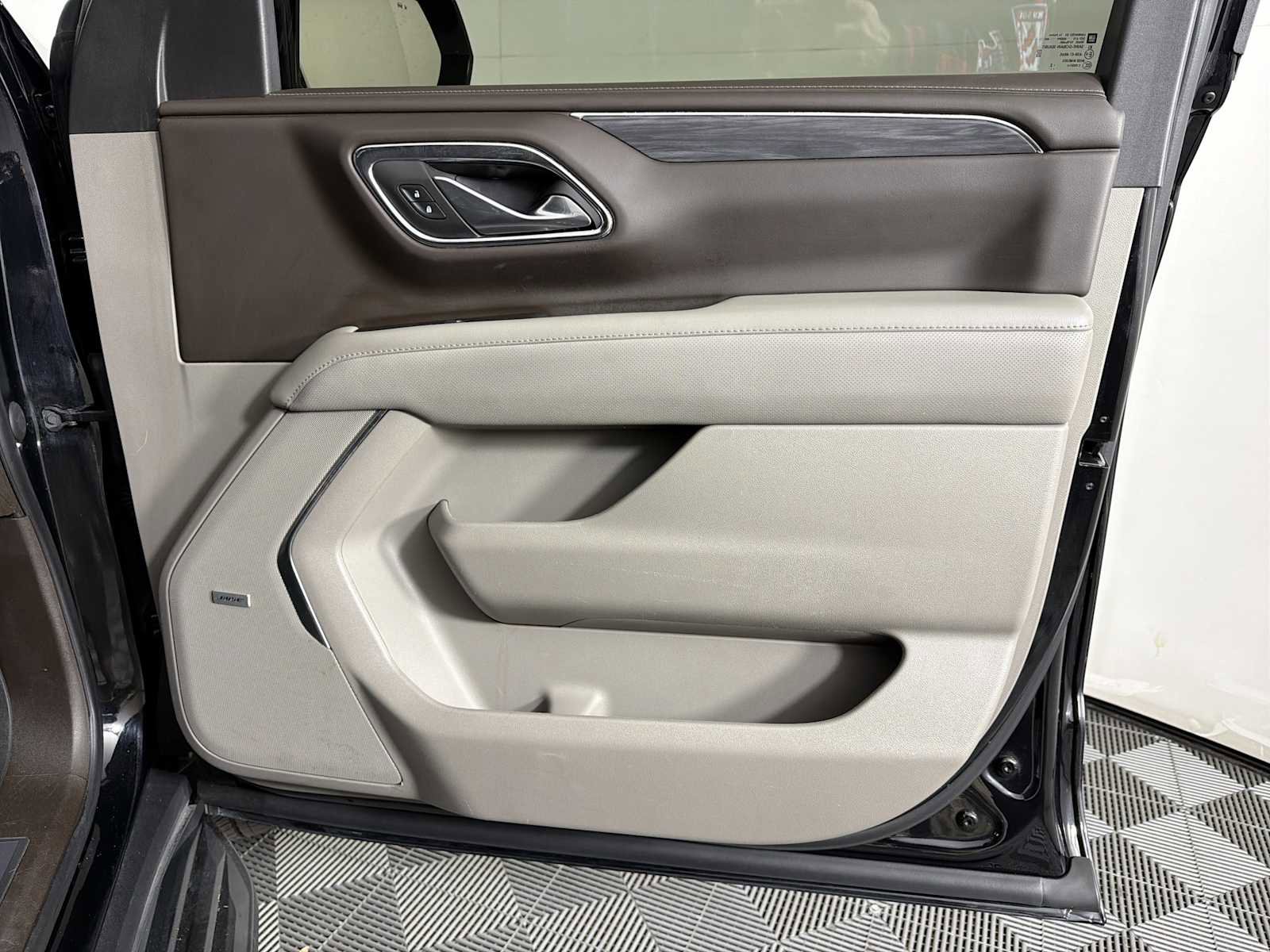 Used 2022 GMC Yukon XL SLT w/ SLT Luxury Package image 24