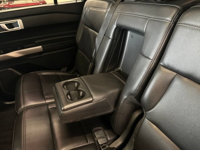 Used 2020 Ford Explorer XLT w/ Equipment Group 202A AWD/4WD image 28