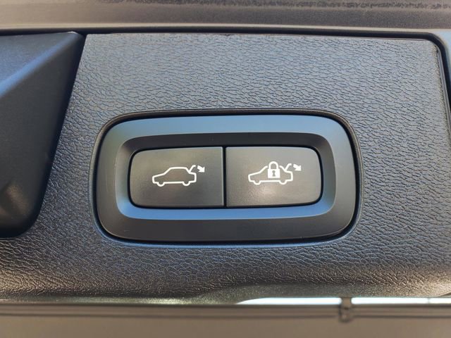 Used 2022 Volvo XC60 B5 Momentum w/ Climate Package AWD/4WD image 32