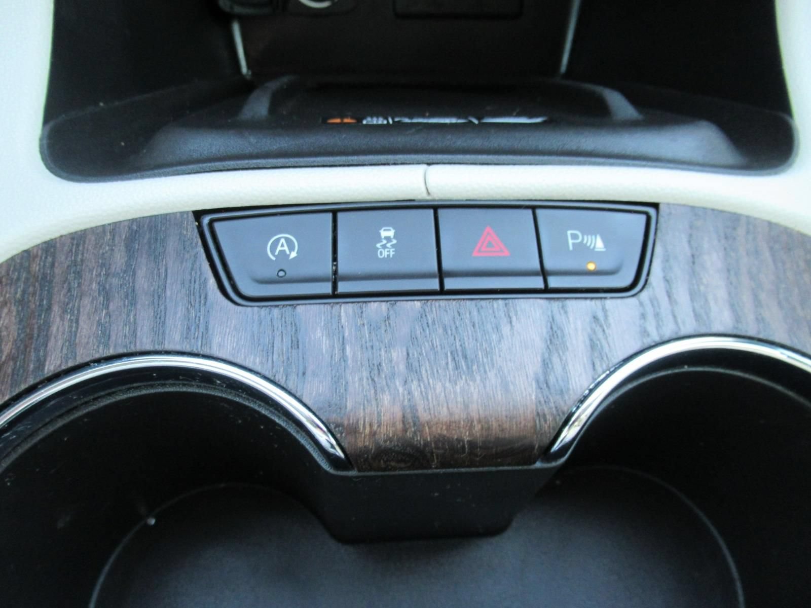 Used 2021 GMC Acadia Denali w/ Denali Technology Package FWD image 28
