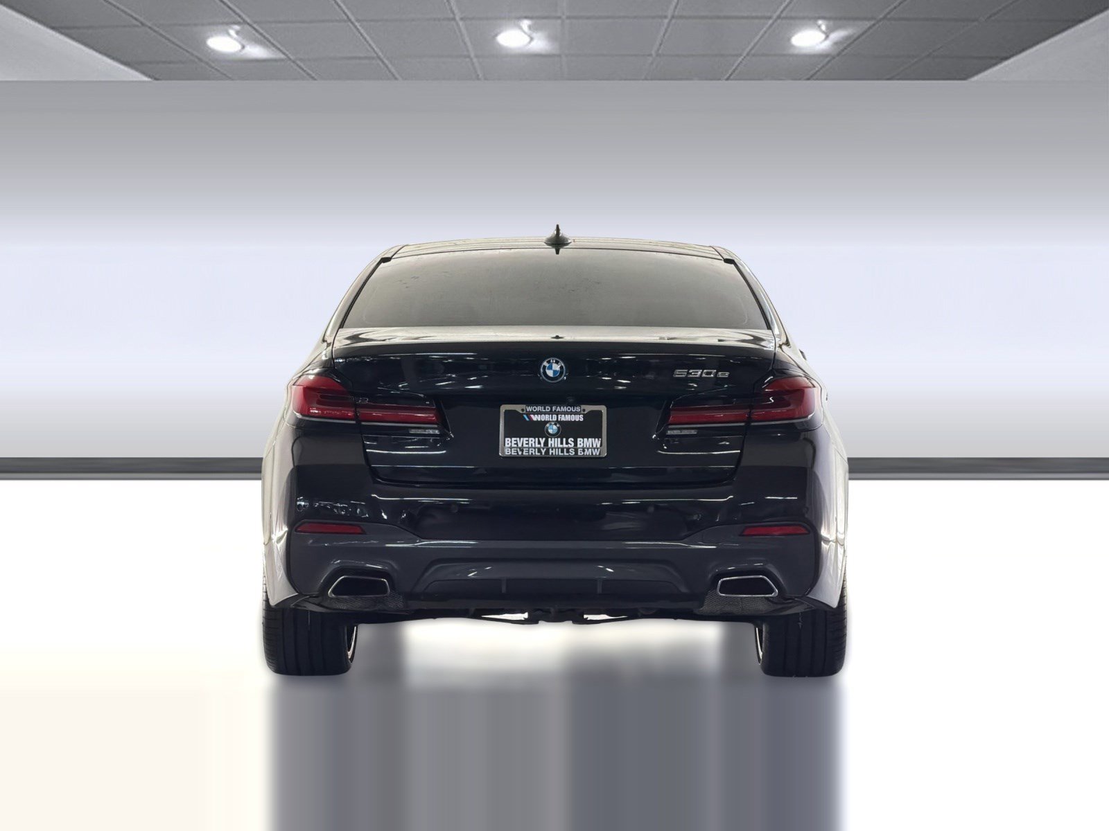 Used 2023 BMW 530e w/ M Sport Package image 9