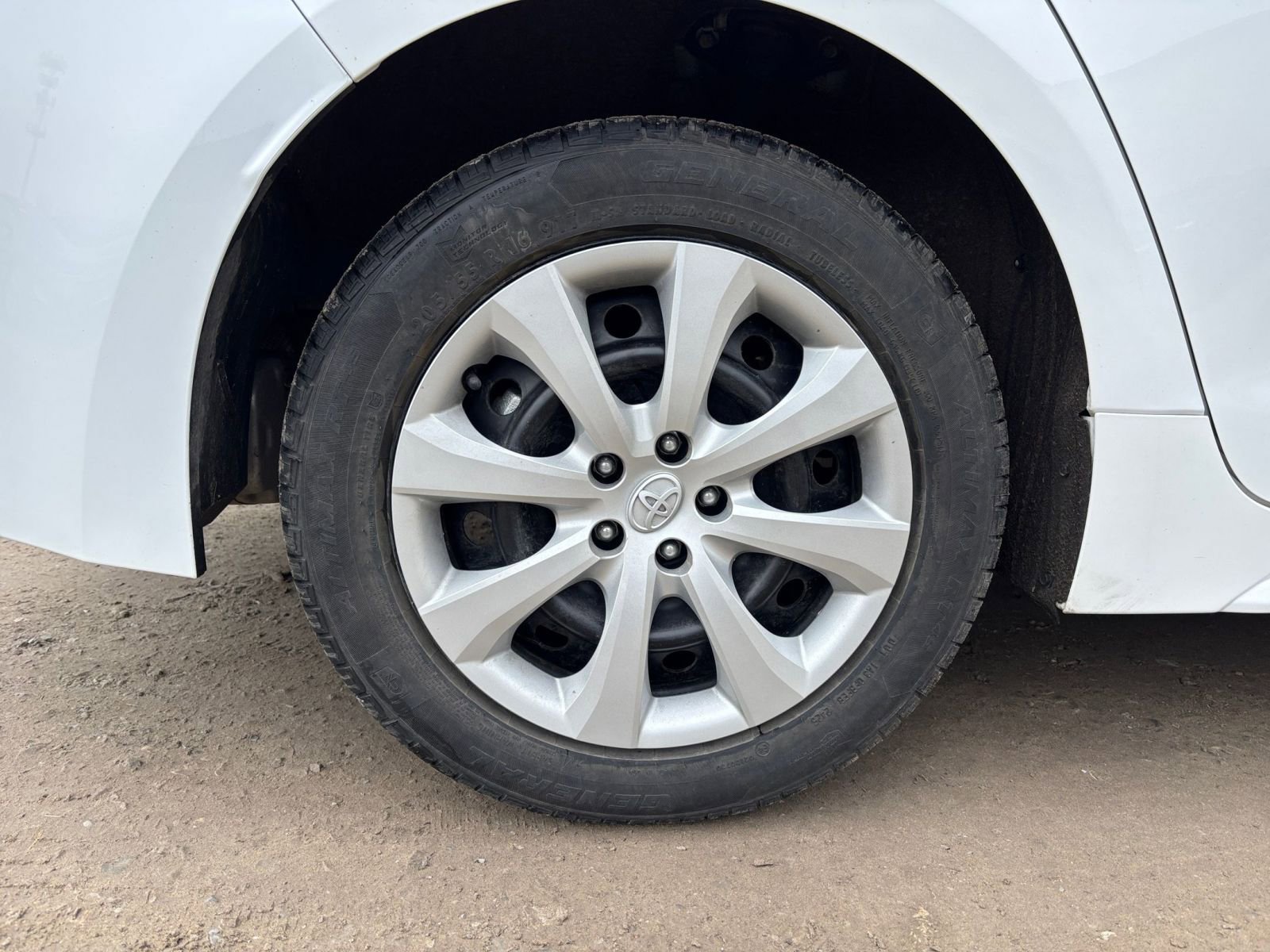 Used 2025 Toyota Corolla LE image 29