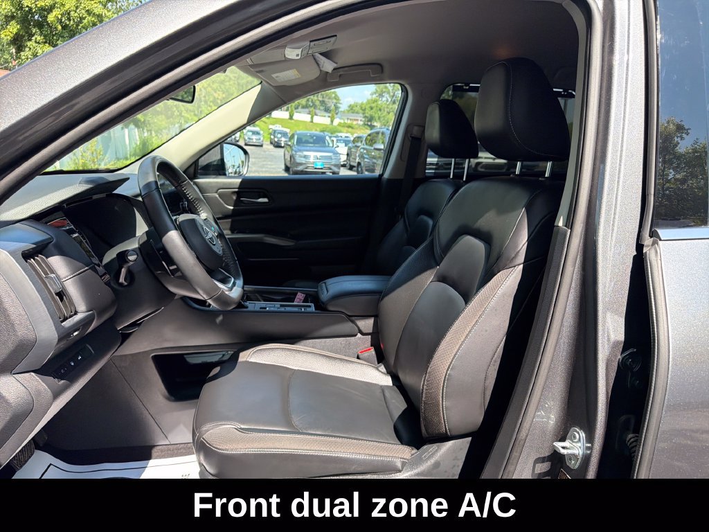 Used 2025 Nissan Pathfinder SL FWD image 11