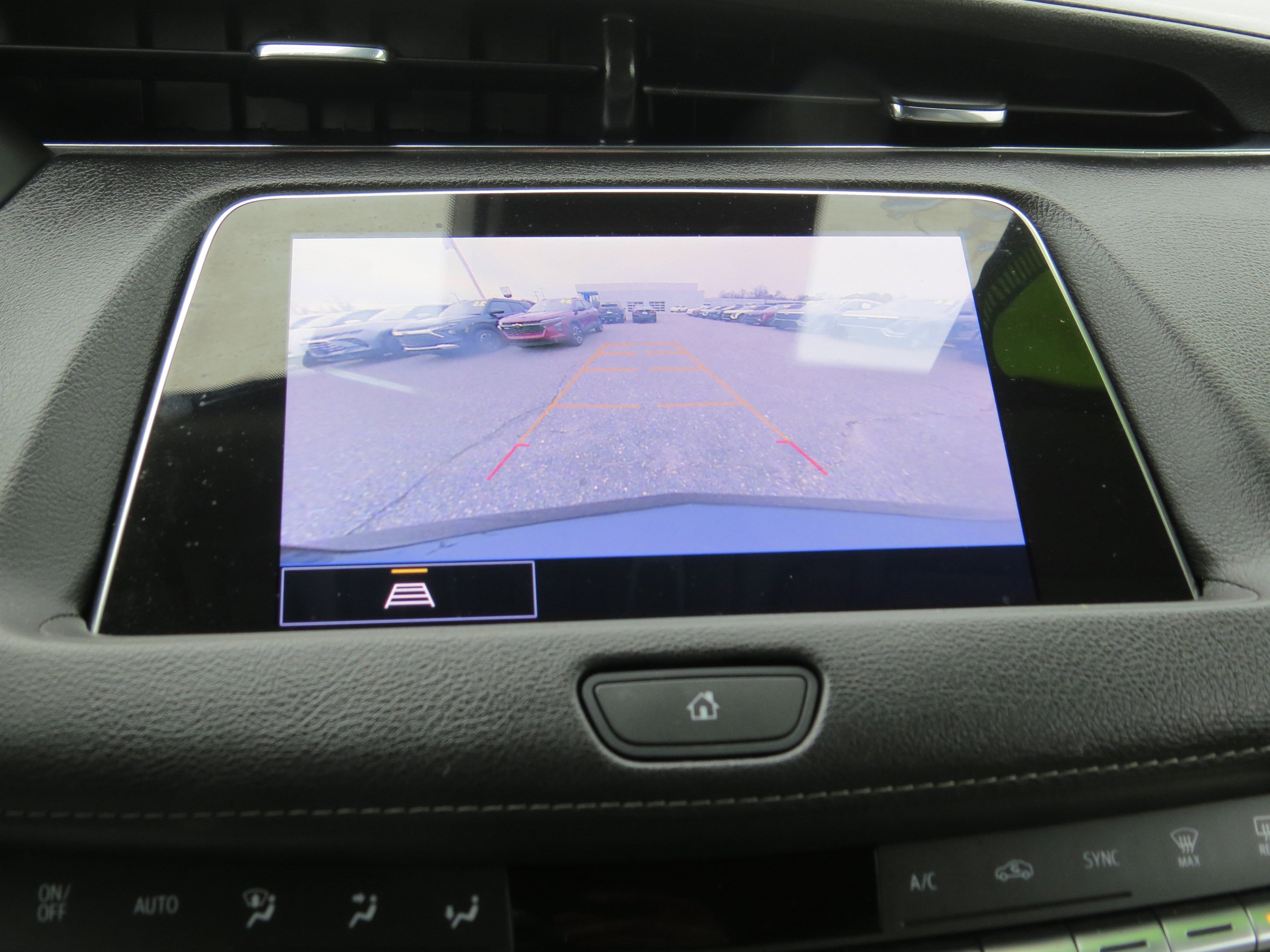 Certified 2023 Cadillac XT4 Luxury w/ Cold Weather Package image 31