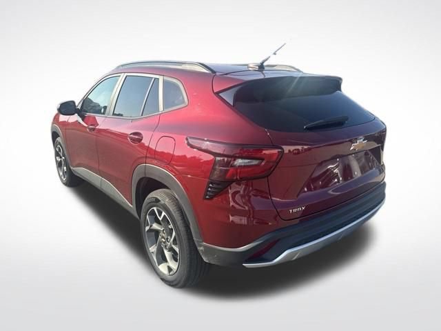 Used 2025 Chevrolet Trax LT w/ LT Convenience Package FWD image 3