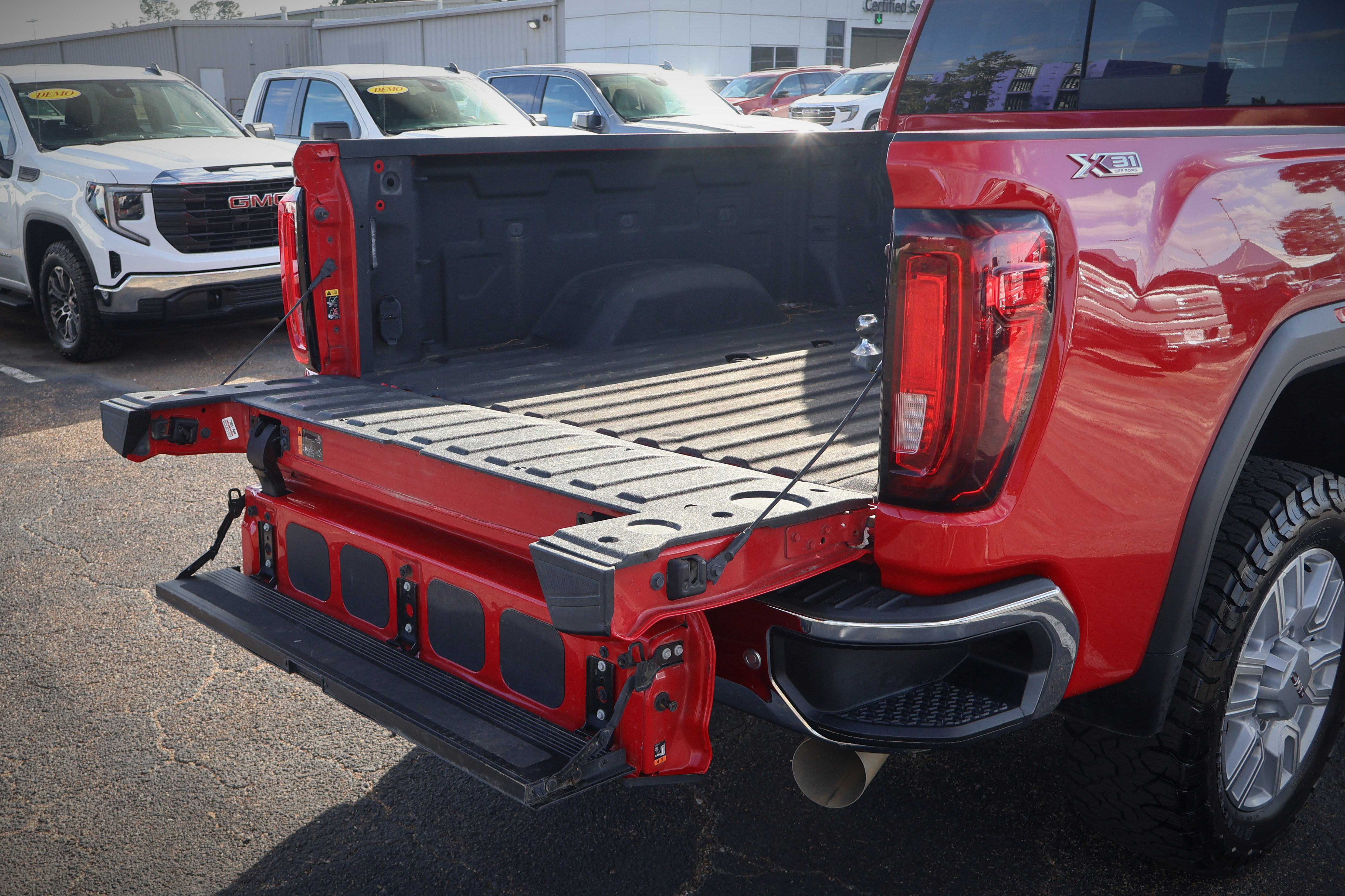 Used 2021 GMC Sierra 2500 SLT w/ SLT Premium Package AWD/4WD image 24