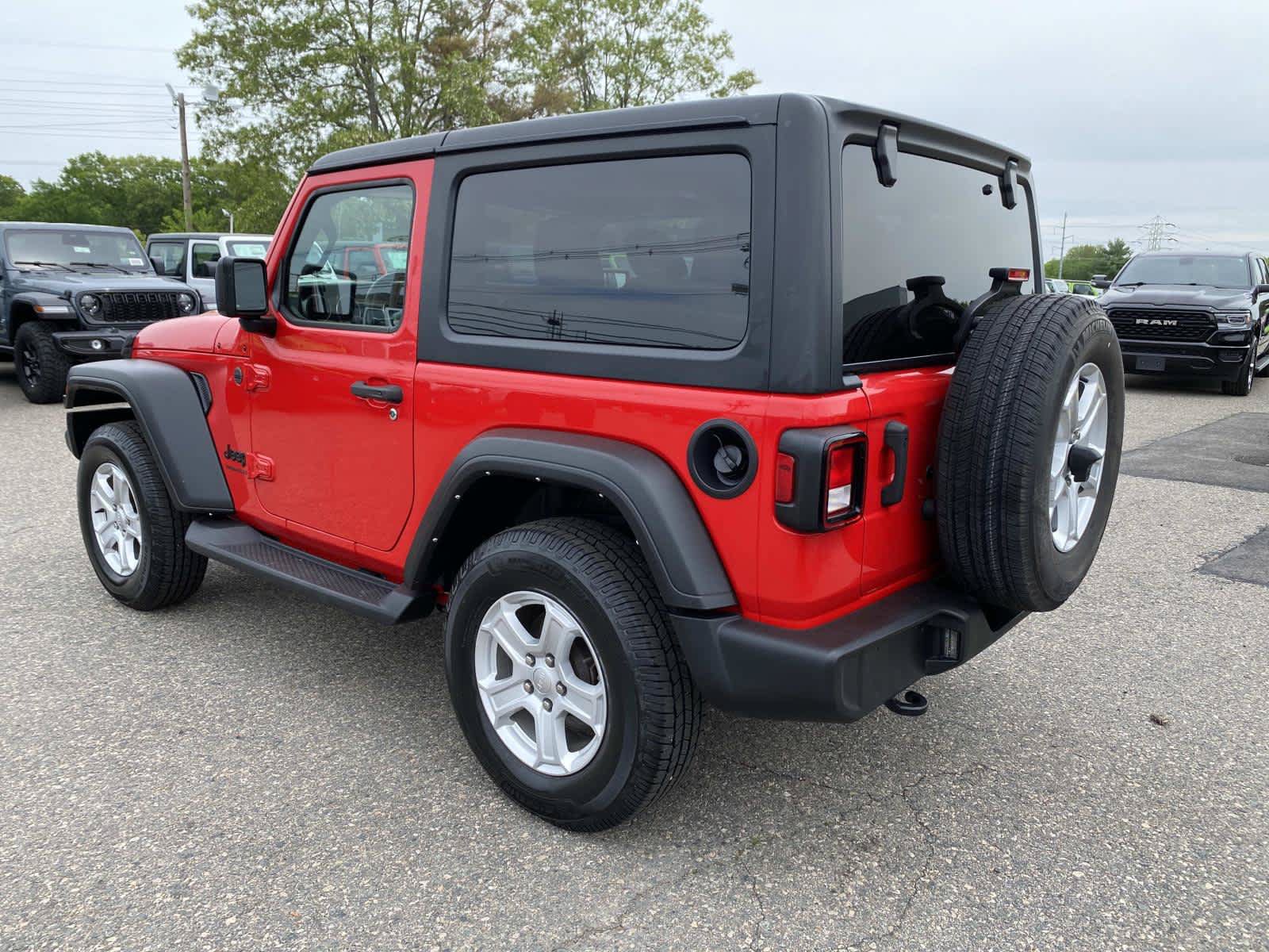 Certified 2022 Jeep Wrangler Sport AWD/4WD image 6