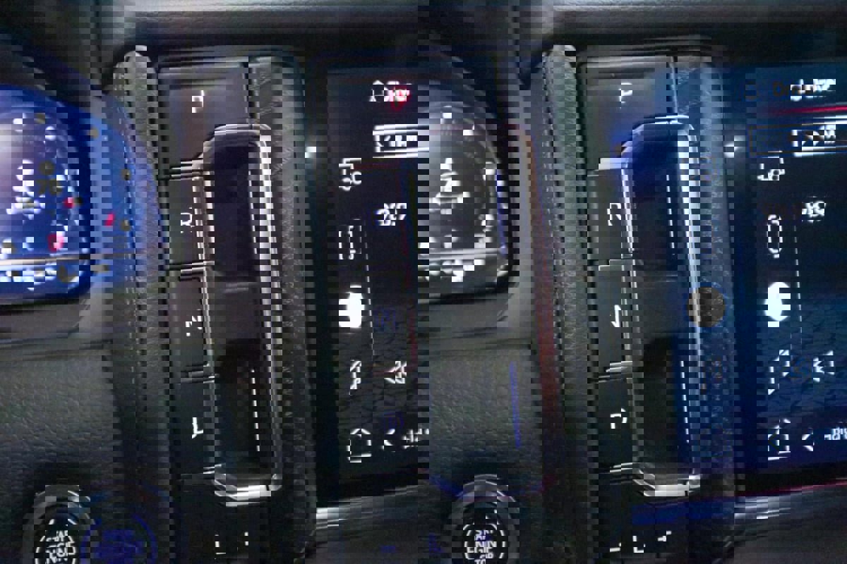 Used 2022 GMC Yukon XL Denali image 12