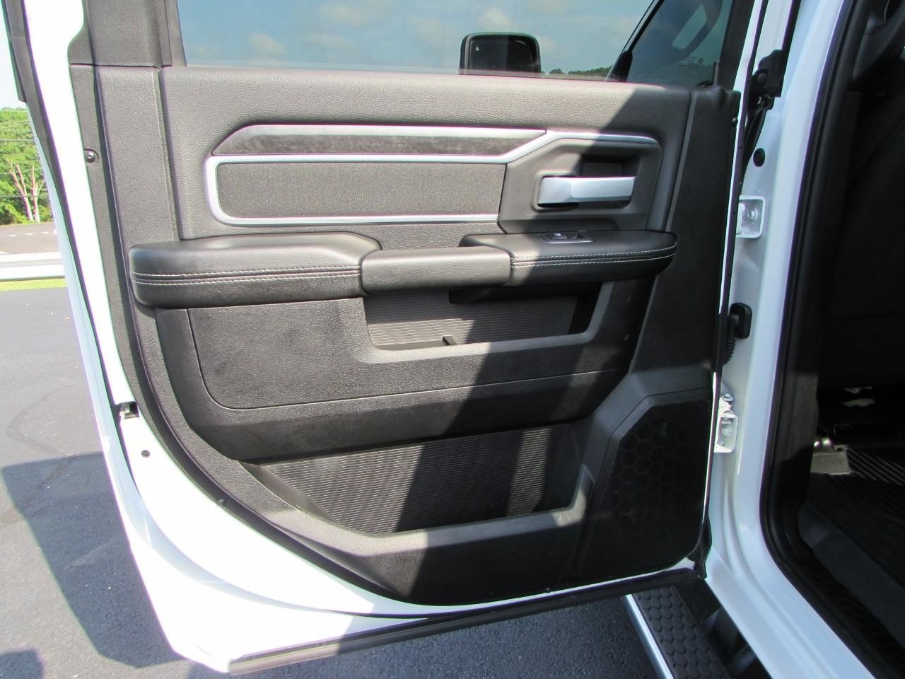 Used 2024 RAM 3500 Big Horn AWD/4WD image 14
