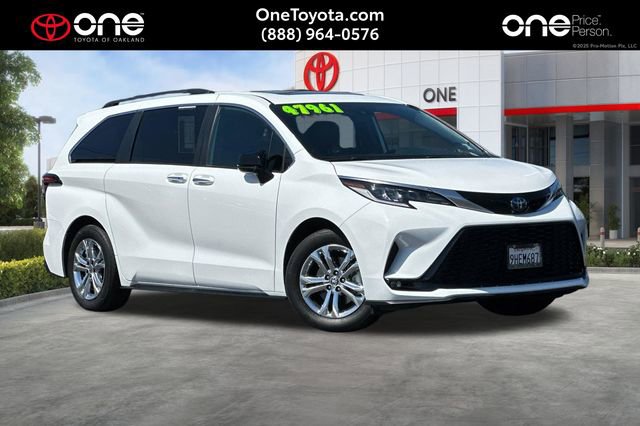Used 2023 Toyota Sienna XSE w/ XSE Plus Package AWD/4WD image 1