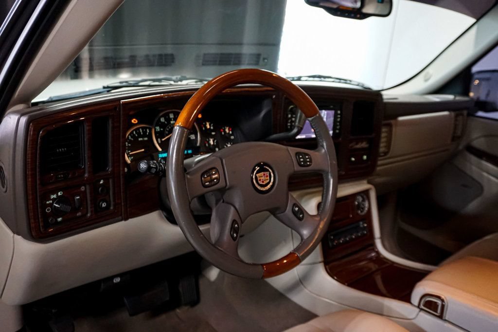 Used 2004 Cadillac Escalade EXT AWD/4WD image 45