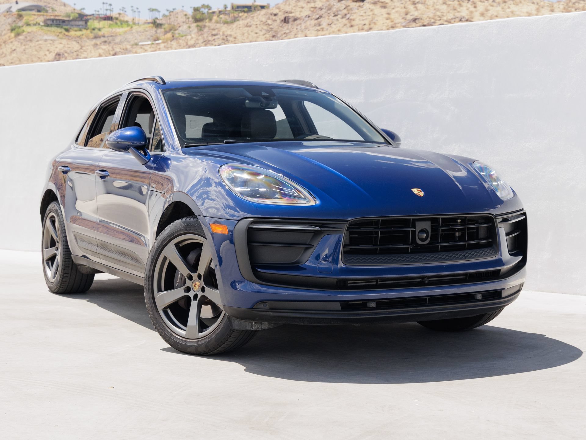 Certified 2022 Porsche Macan AWD/4WD image 9
