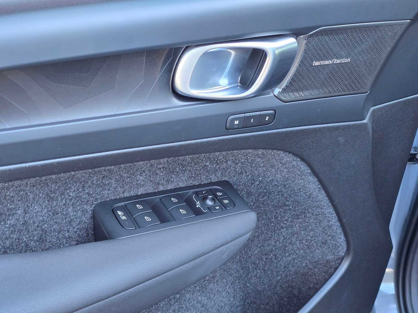 Certified 2023 Volvo C40 P8 Recharge Ultimate image 23