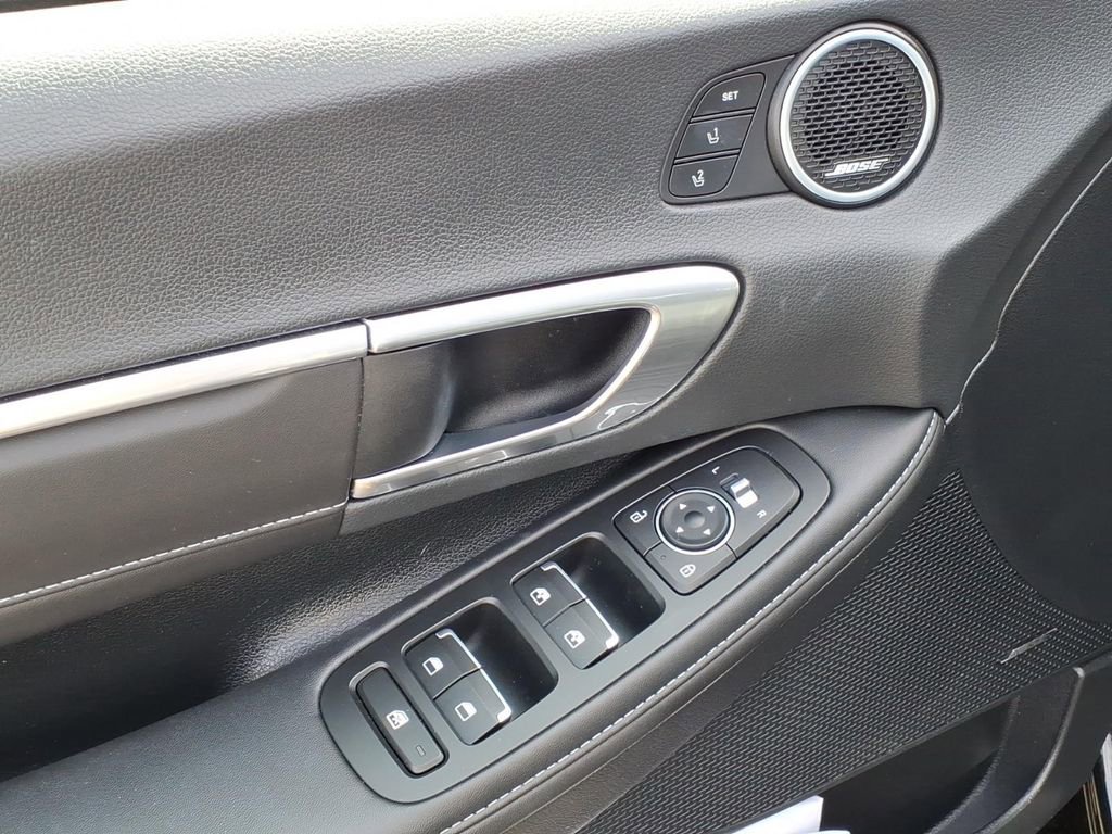 Used 2023 Hyundai Sonata Limited w/ Preferred Accessory Package image 4