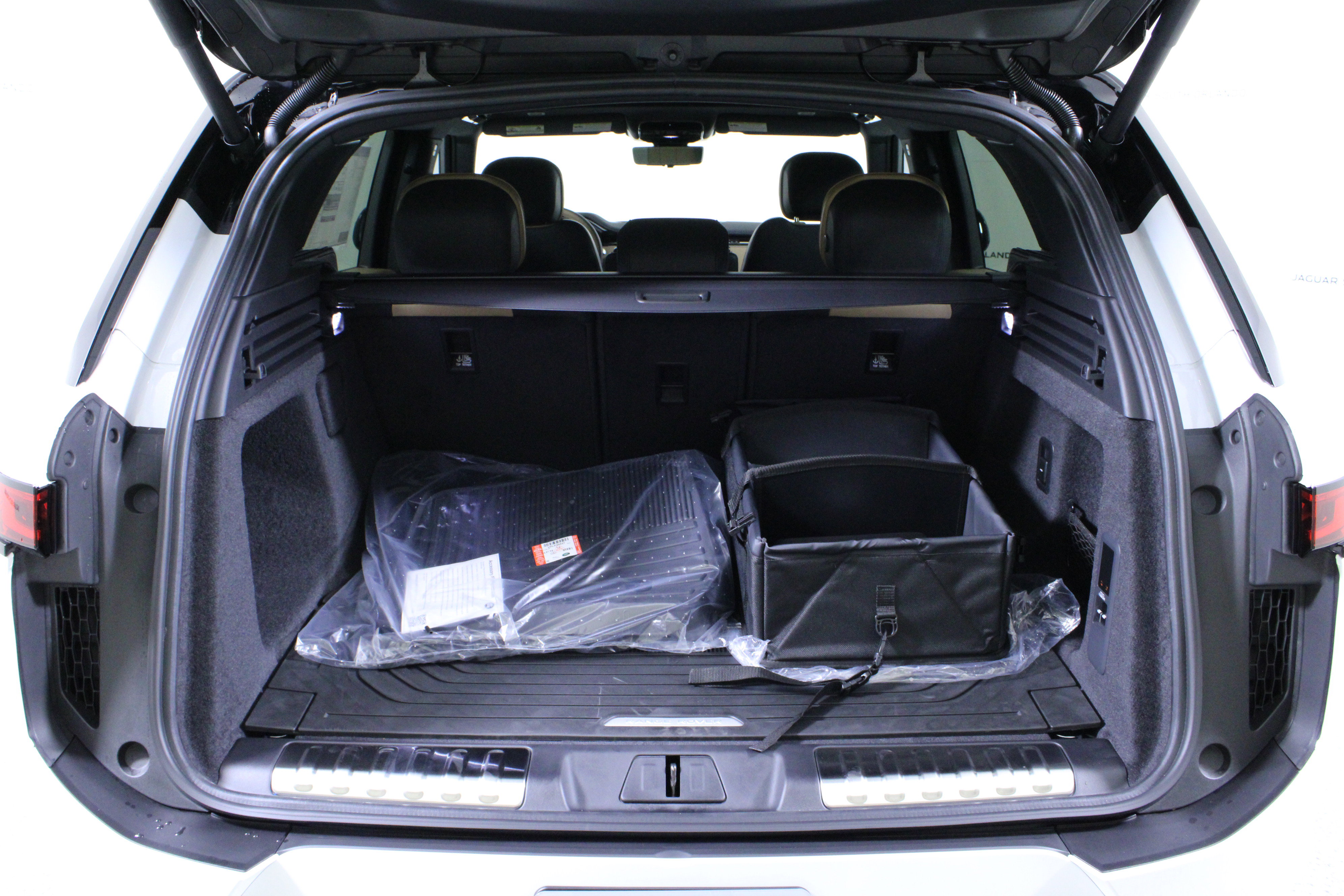 New 2026 Land Rover Range Rover Sport Dynamic SE image 9