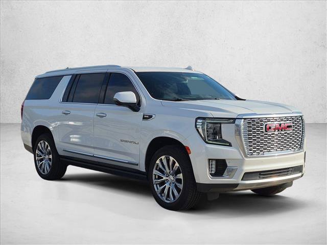 Used 2022 GMC Yukon XL Denali AWD/4WD image 3