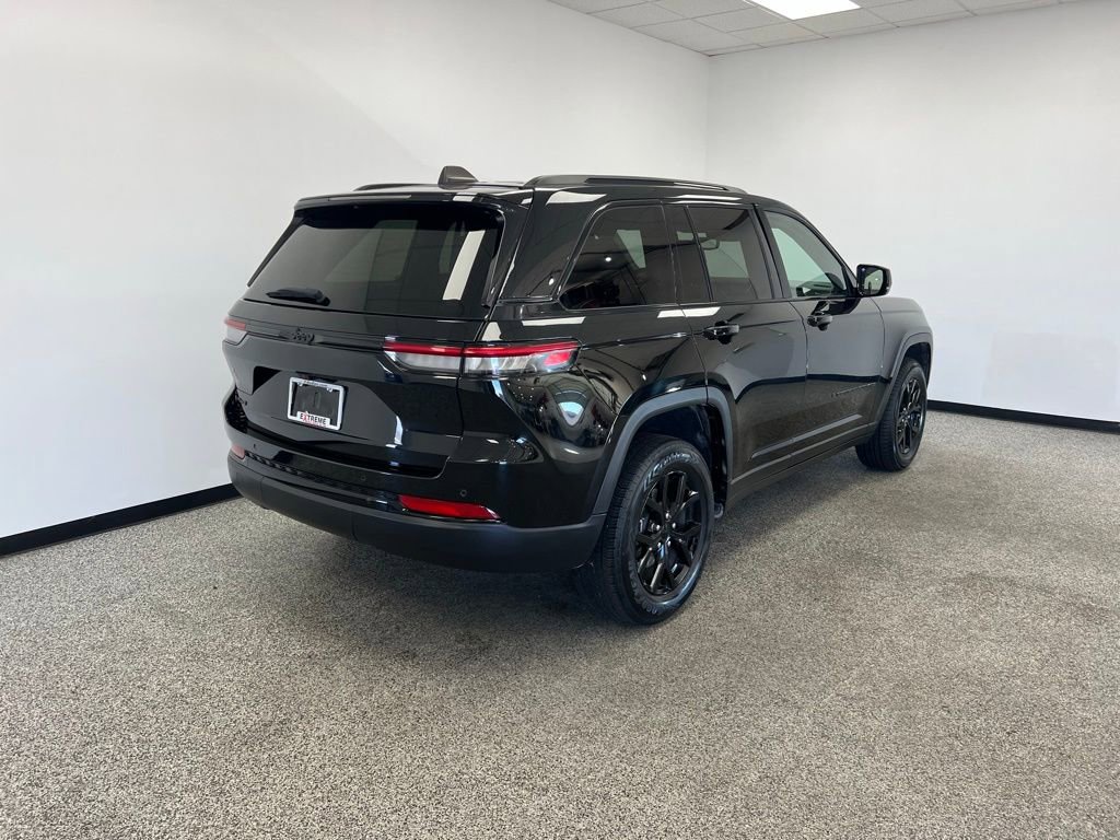 Used 2024 Jeep Grand Cherokee Altitude image 19