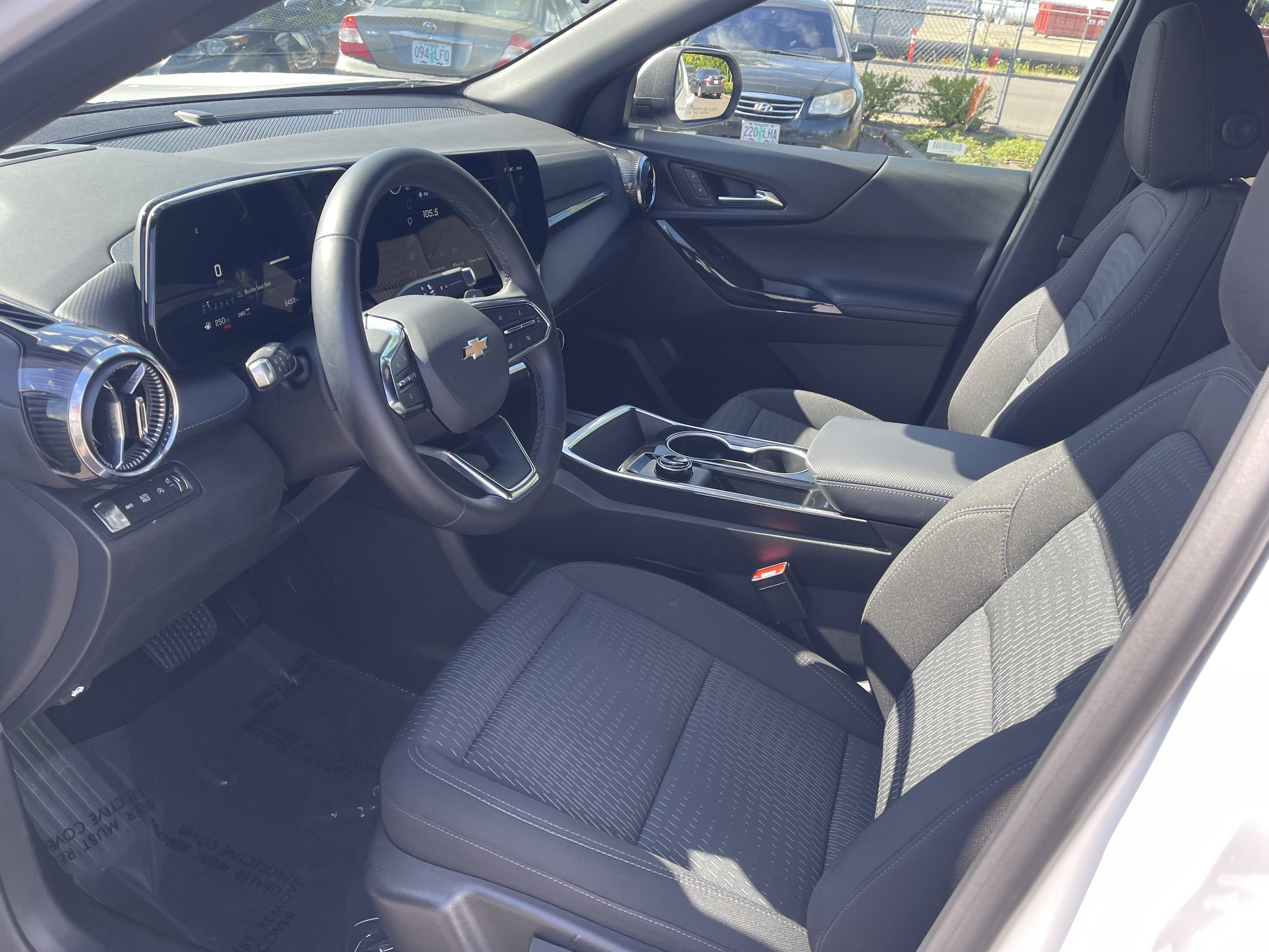 Used 2026 Chevrolet Equinox LT AWD/4WD image 10