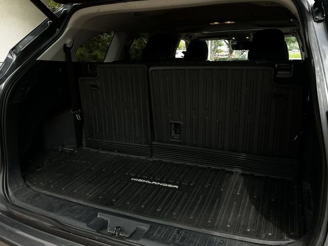 Used 2023 Toyota Highlander XLE FWD image 33