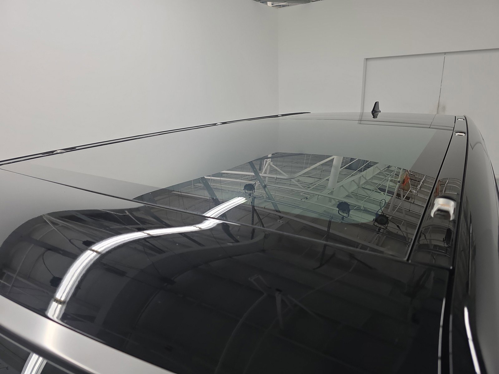 Used 2025 Rivian R1S Adventure AWD/4WD image 13