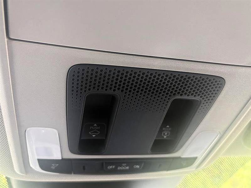 Used 2025 Honda Pilot Elite image 23