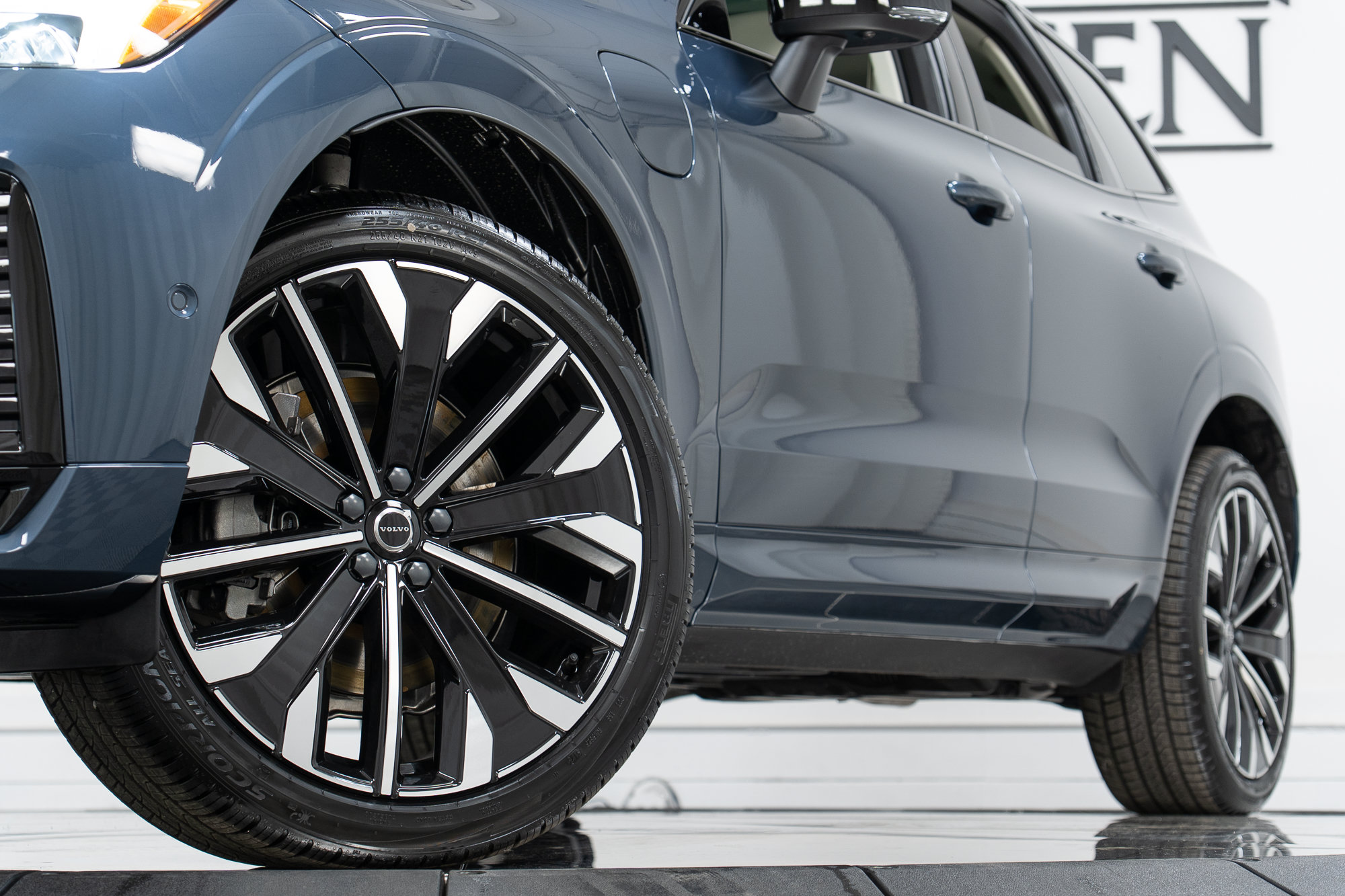 New 2026 Volvo XC60 T8 Ultra w/ Climate Package AWD/4WD image 27