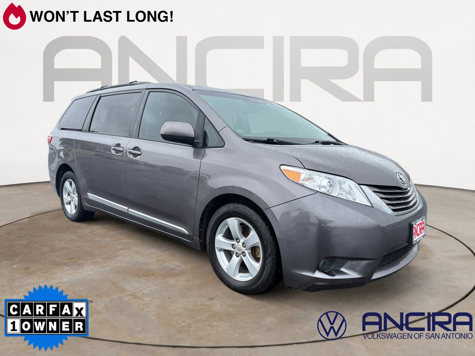 Used 2015 Toyota Sienna LE image 1
