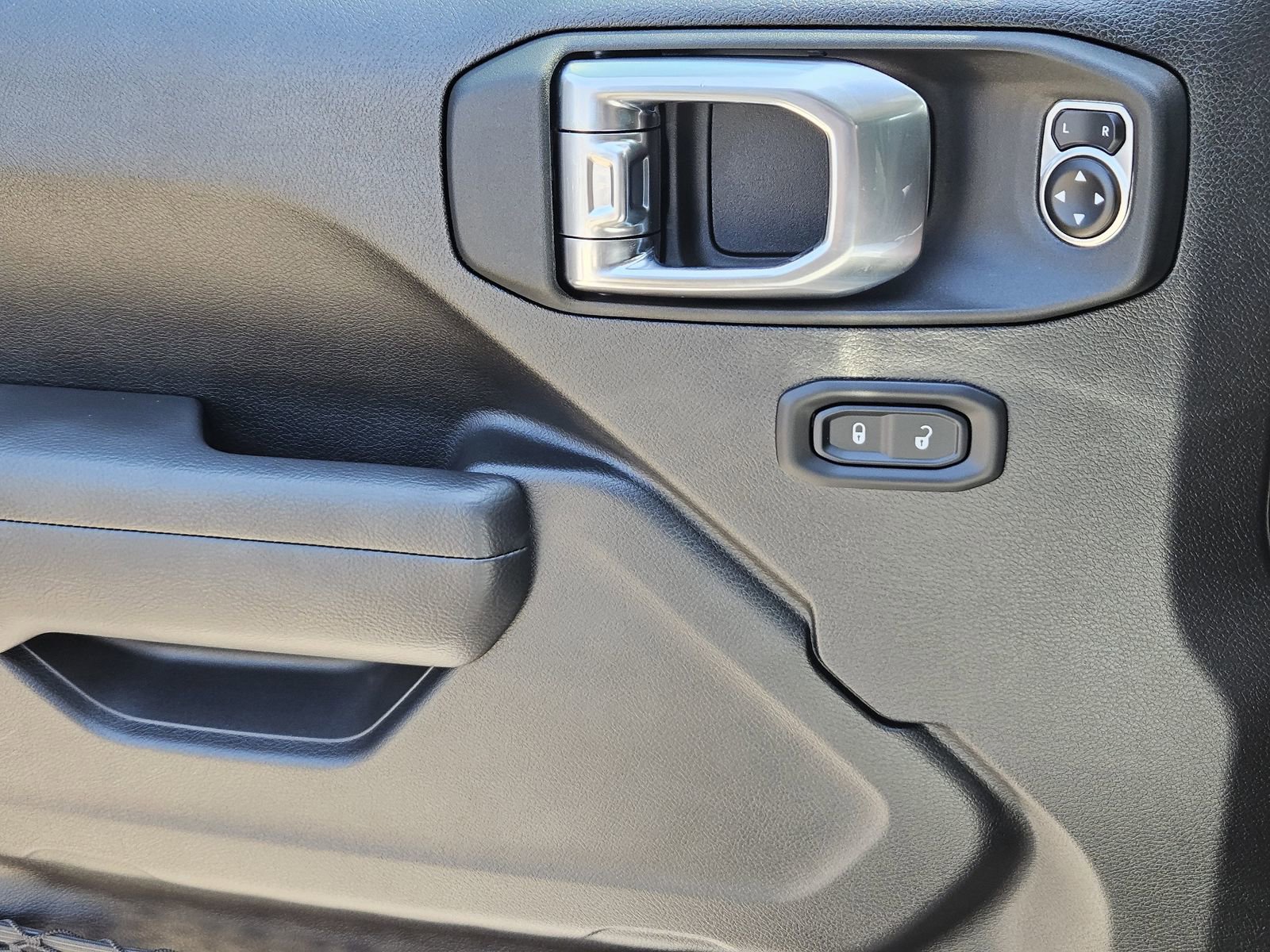 New 2025 Jeep Gladiator Sport image 20