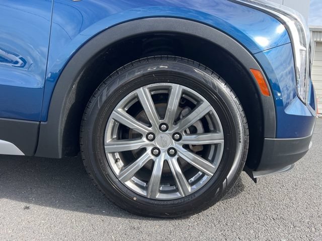 Used 2019 Cadillac XT4 Premium Luxury w/ Cold Weather Package FWD image 4