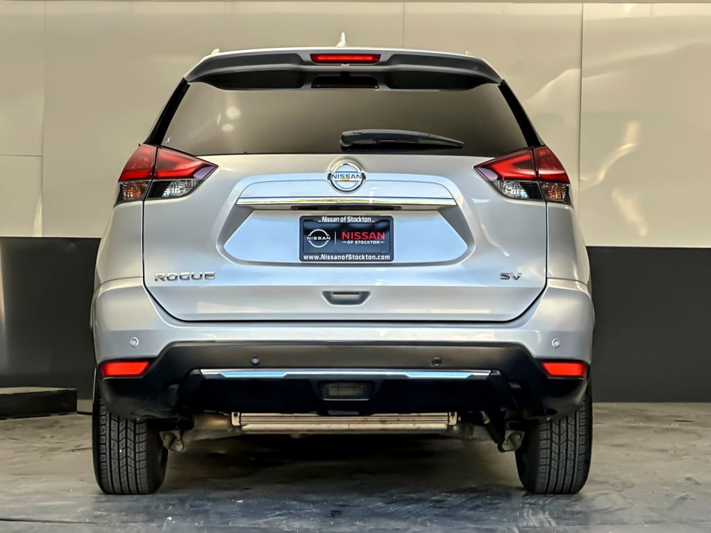 Used 2019 Nissan Rogue SV image 4