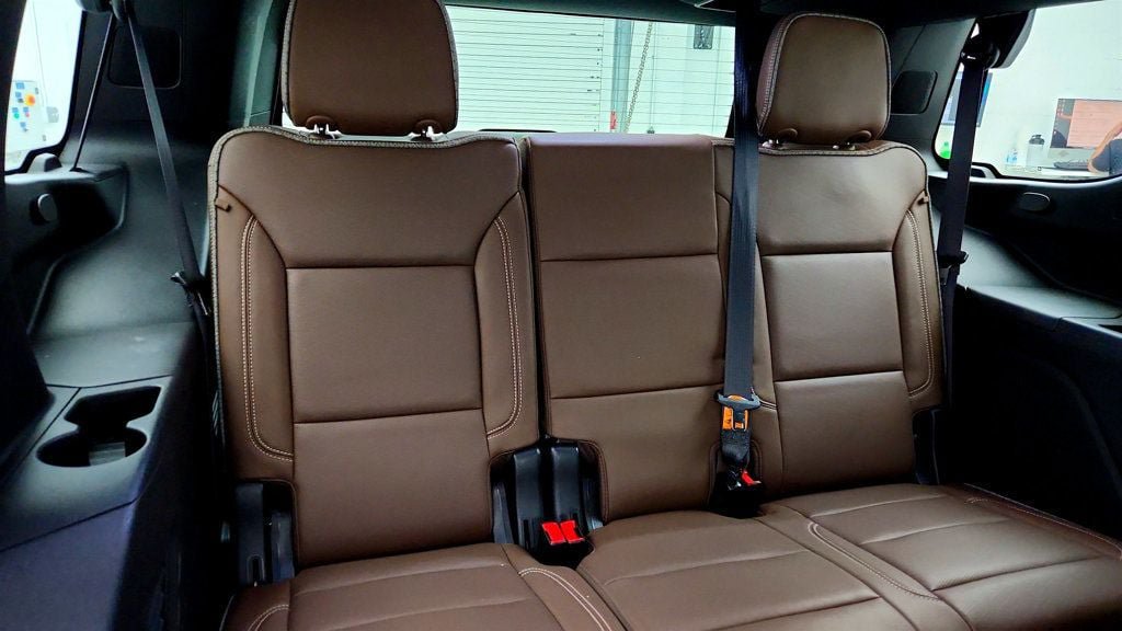 Used 2024 Chevrolet Tahoe High Country w/ Advanced Technology Package AWD/4WD image 22