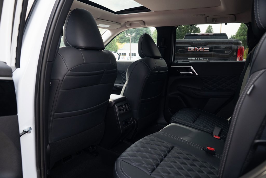 New 2025 Mitsubishi Outlander SEL image 21