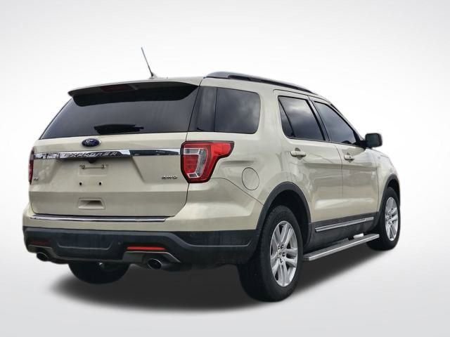 Used 2018 Ford Explorer XLT w/ Equipment Group 202A image 12